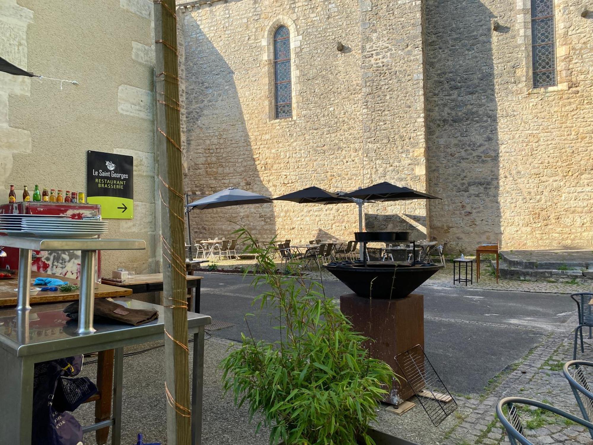 Logis Hotel Le Saint Georges Vivonne Екстериор снимка