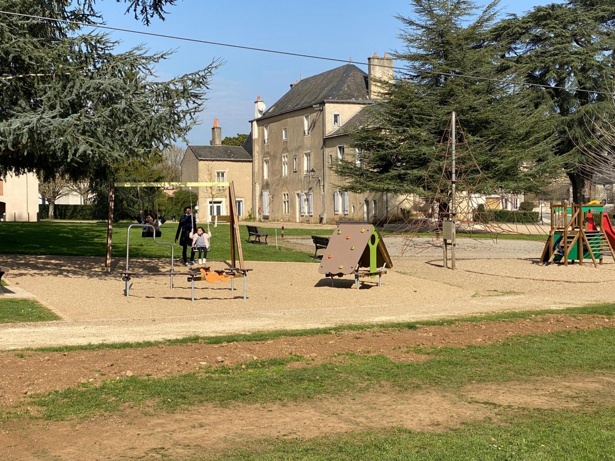 Logis Hotel Le Saint Georges Vivonne Екстериор снимка