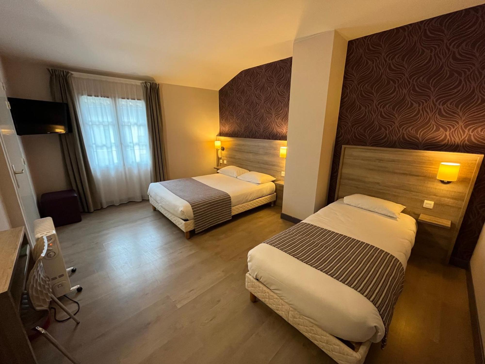 Logis Hotel Le Saint Georges Vivonne Екстериор снимка