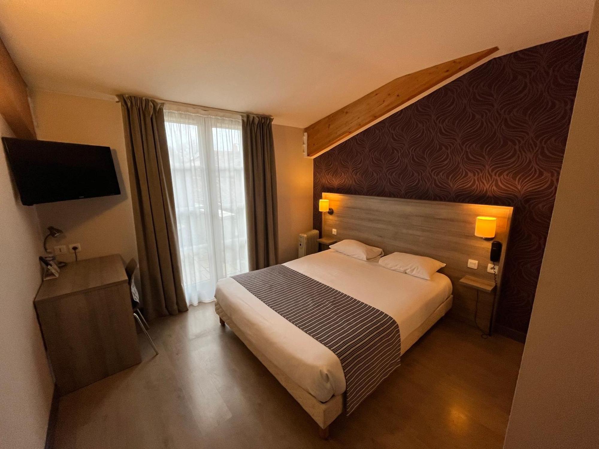 Logis Hotel Le Saint Georges Vivonne Екстериор снимка