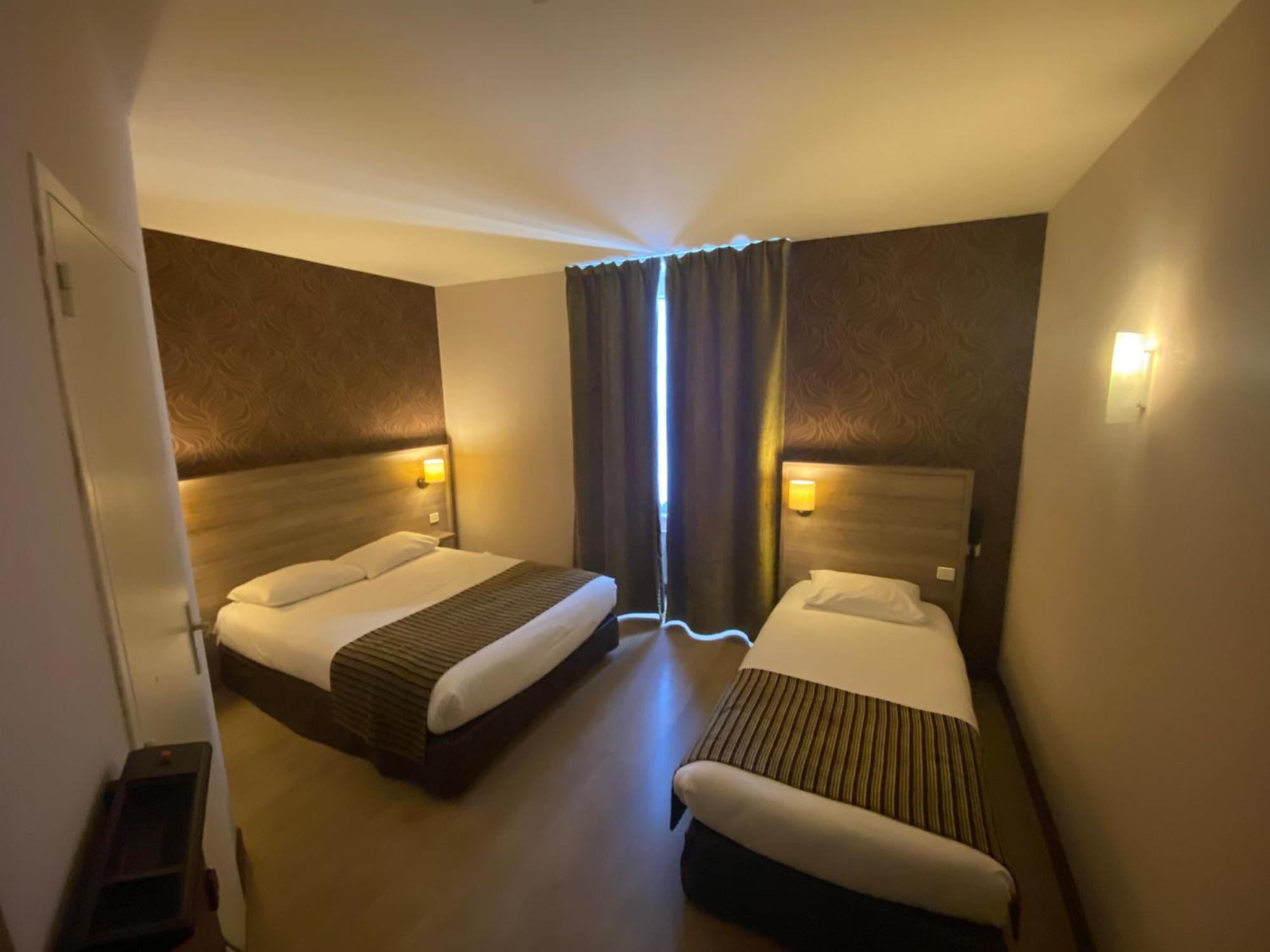 Logis Hotel Le Saint Georges Vivonne Стая снимка