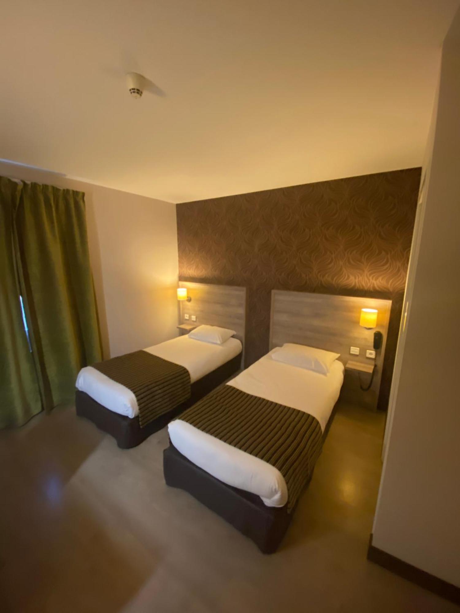 Logis Hotel Le Saint Georges Vivonne Екстериор снимка