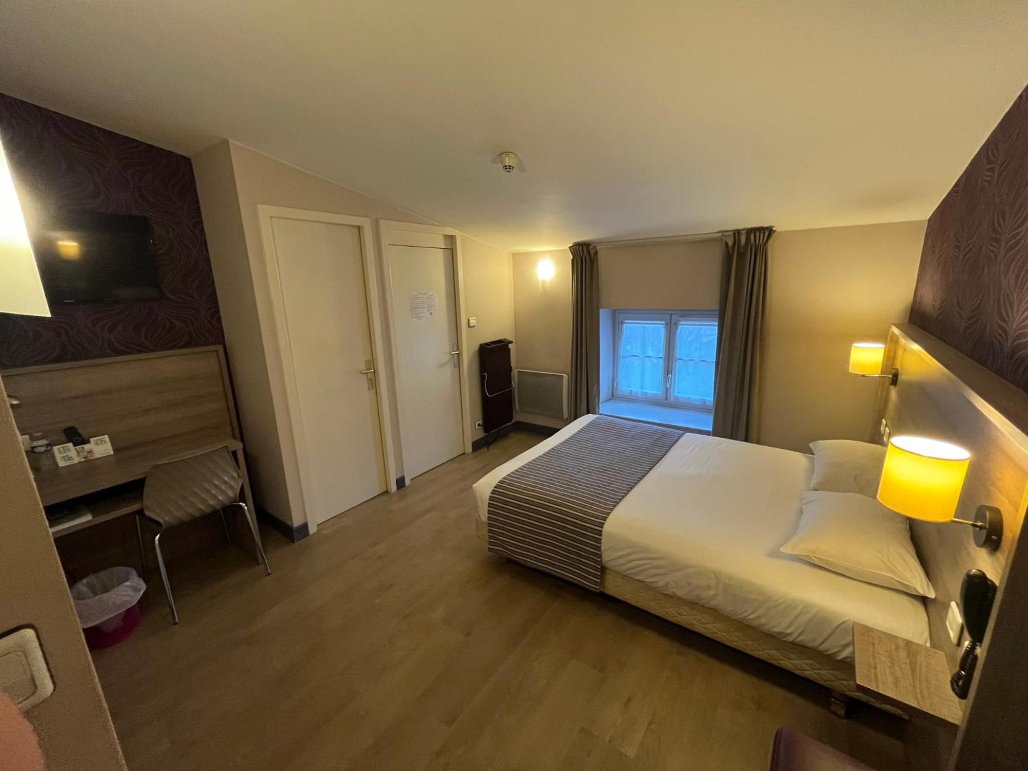 Logis Hotel Le Saint Georges Vivonne Екстериор снимка