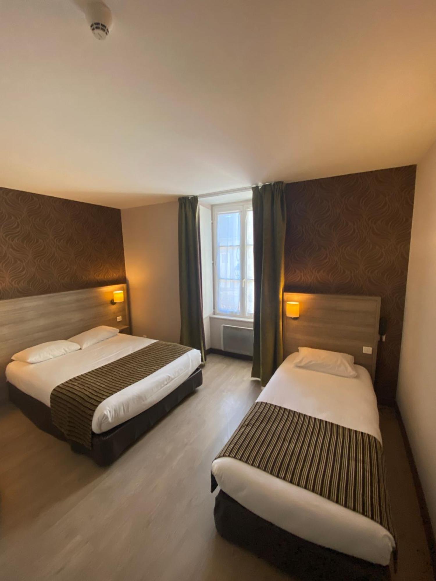 Logis Hotel Le Saint Georges Vivonne Екстериор снимка
