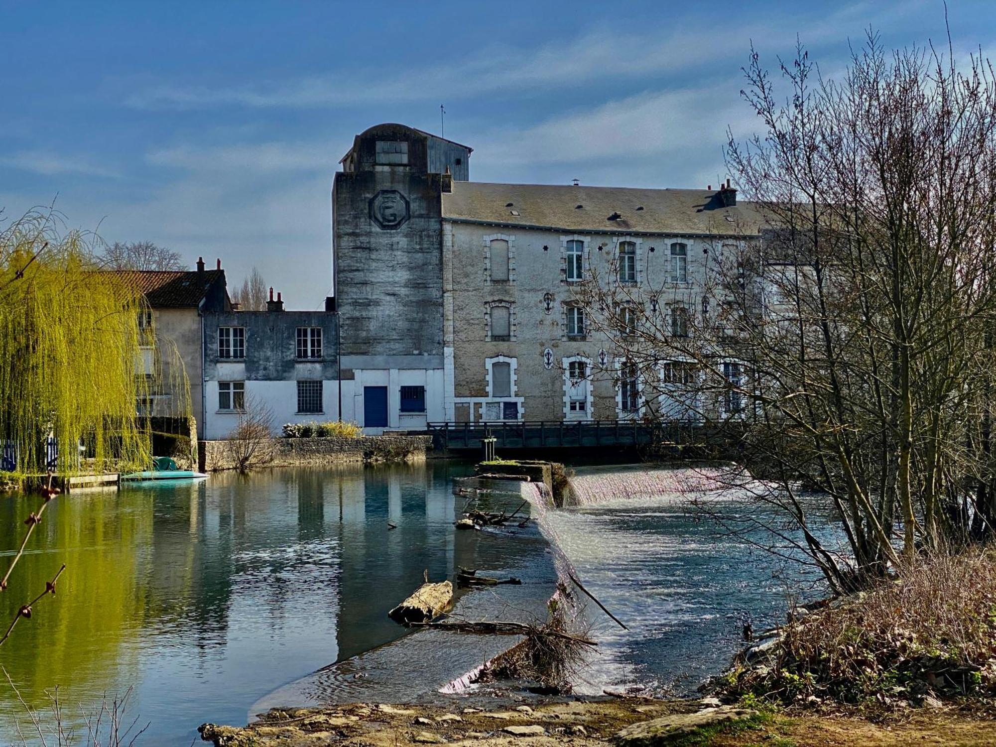 Logis Hotel Le Saint Georges Vivonne Екстериор снимка
