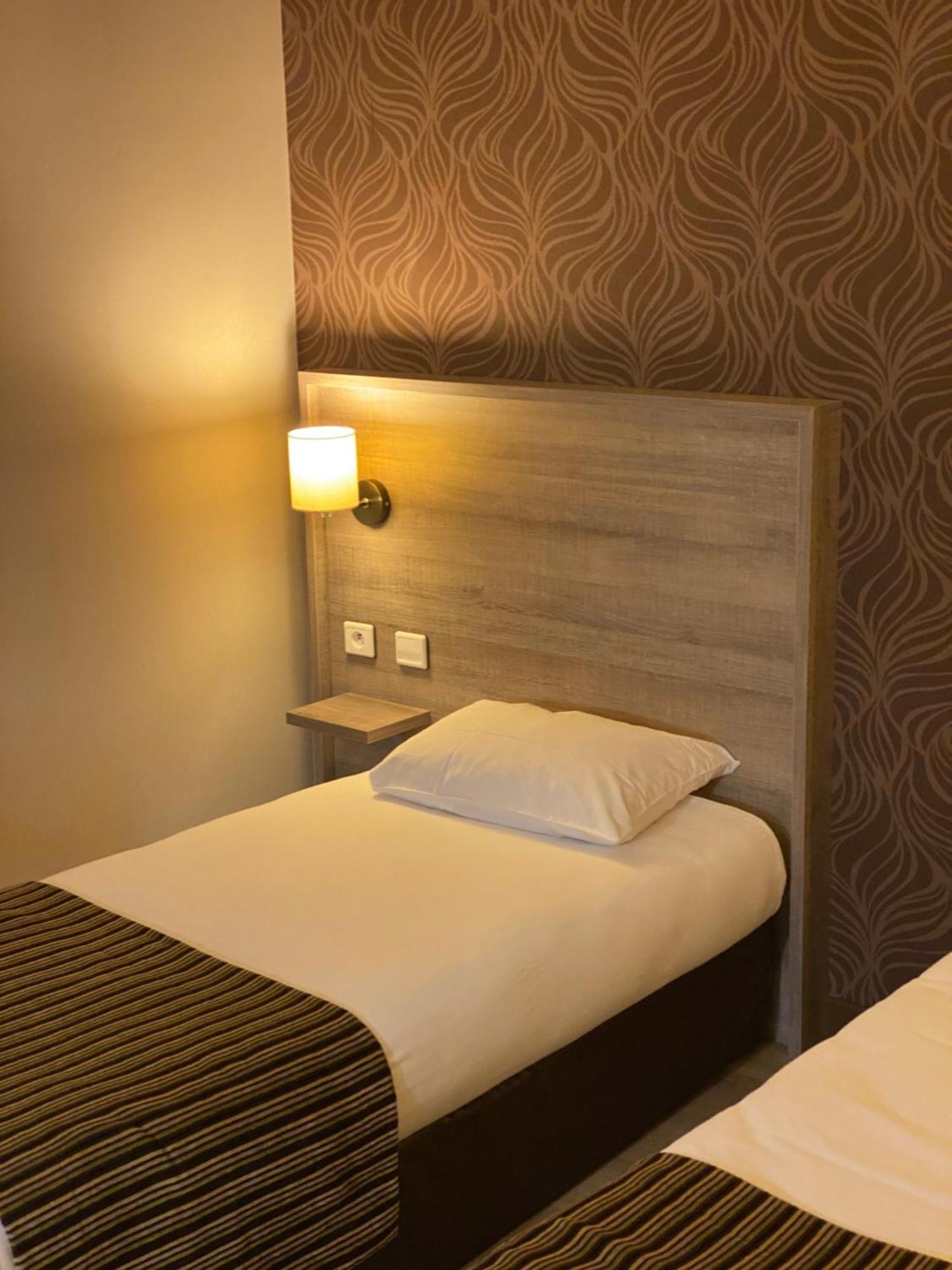 Logis Hotel Le Saint Georges Vivonne Екстериор снимка