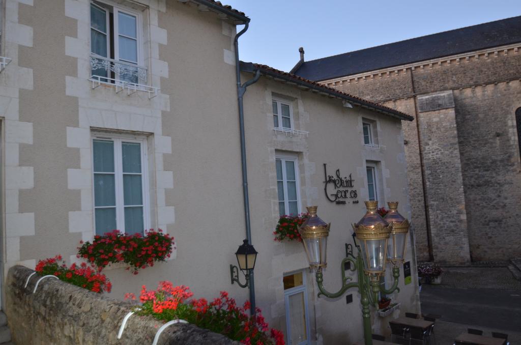 Logis Hotel Le Saint Georges Vivonne Екстериор снимка