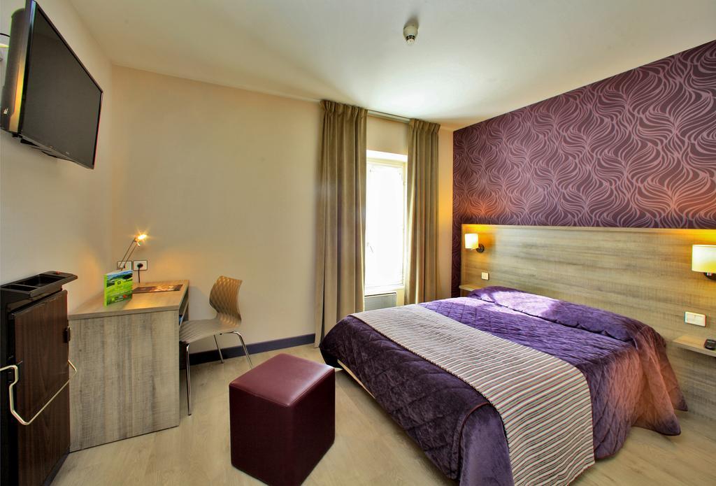Logis Hotel Le Saint Georges Vivonne Екстериор снимка