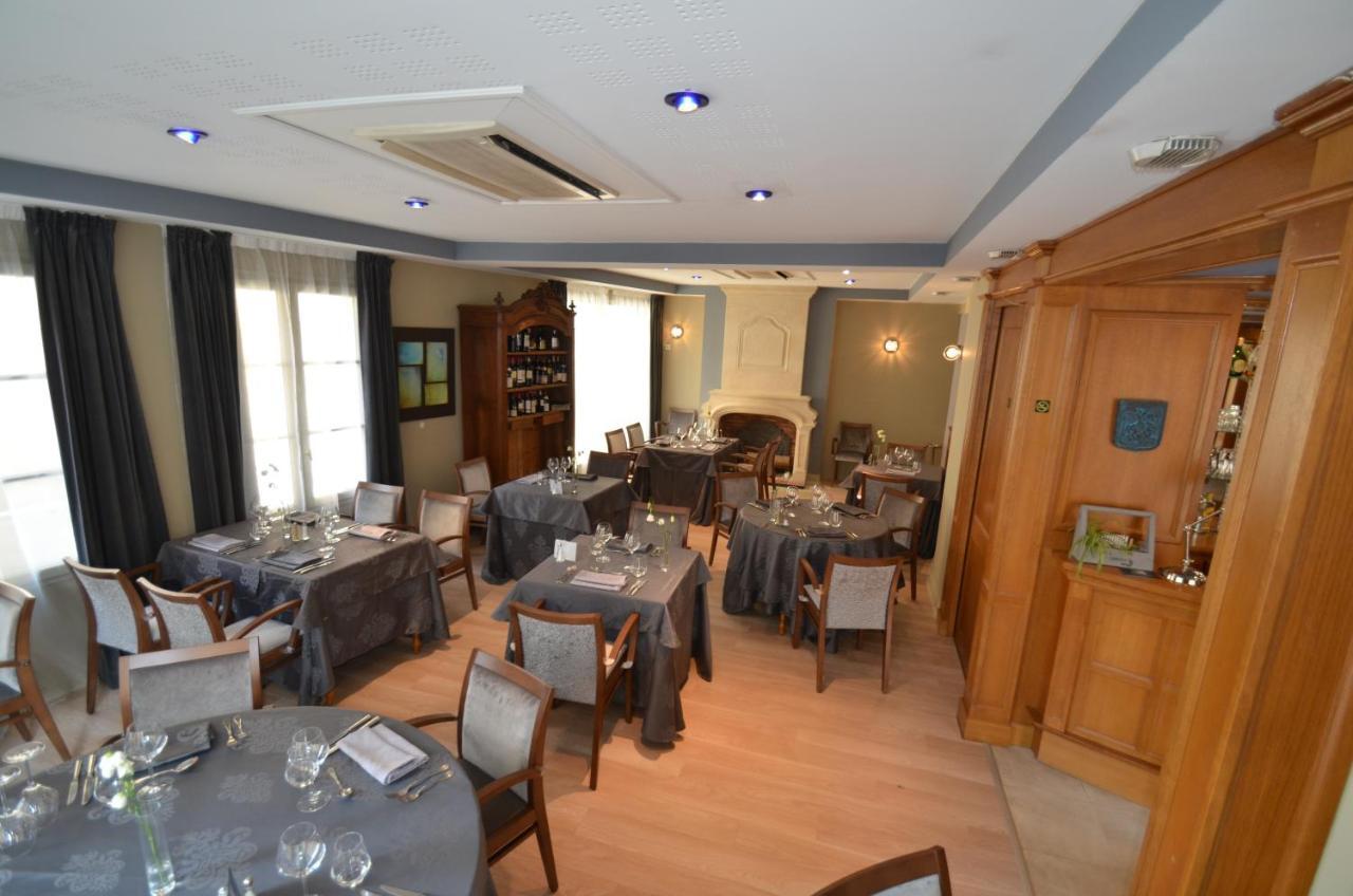 Logis Hotel Le Saint Georges Vivonne Екстериор снимка
